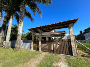 Sobrado JBK localizado a 200m do mar de Itapoá